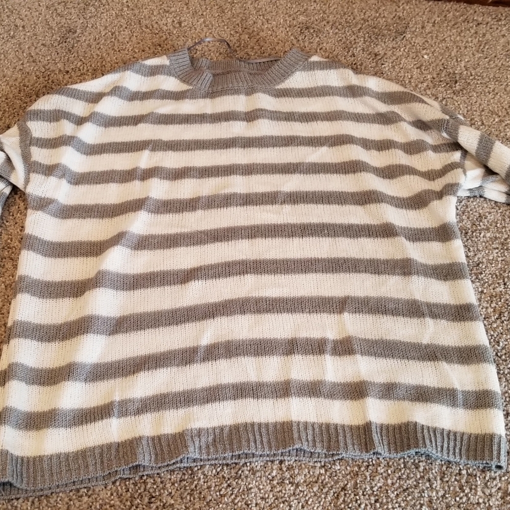 Gray & white SO long sleeve loose-knit sweater